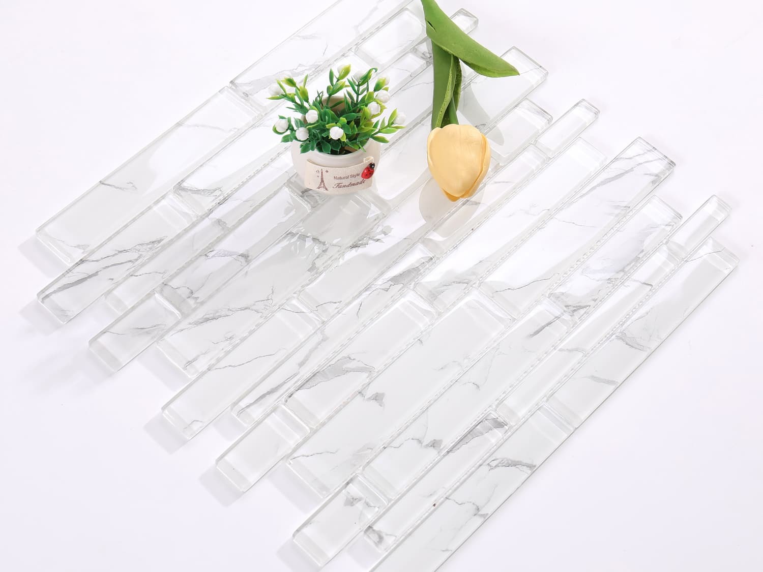 China Latest Mixed Color Glass Crystal Mosaic Tiles Bathroom Wall Tile