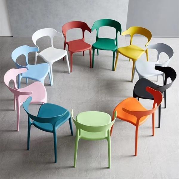Sillones de plástico para comedor de apilamiento impermeables Sillones de plástico de comedor de color verde