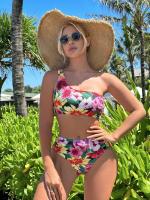 Flattering One-Piece Swimsuit With Removable Padding For Women