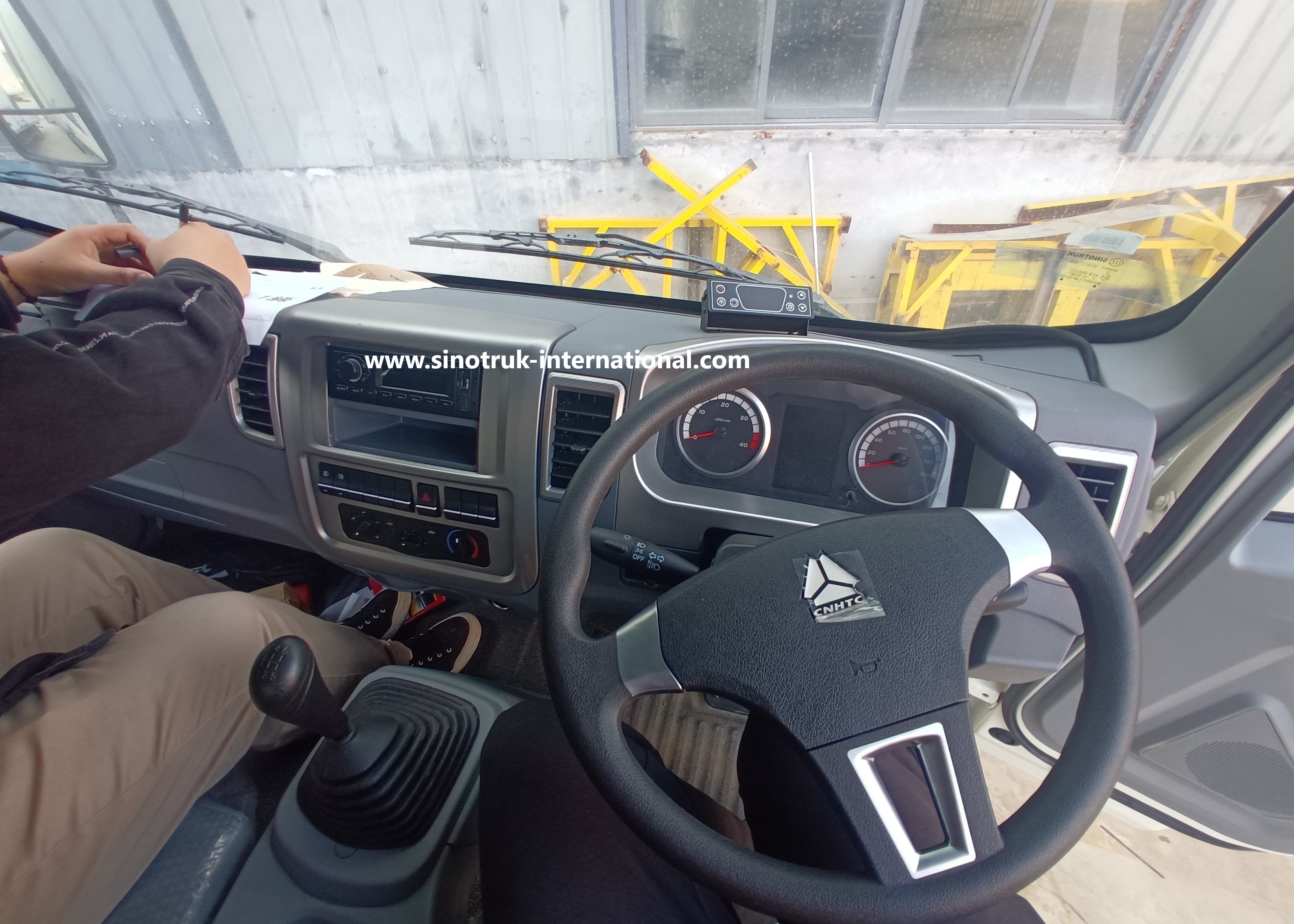 Малошумная тележка с морозильной камерой холодильника 4x2 Sinotruk Howo 140hp Rhd