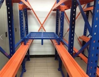 Densidade de aço Q235 Drive em vigas de estantes de paletes com superfície pintada eletrostática epoxi adaptada
