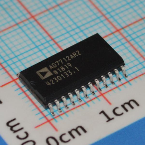 AD7712ARZ 24 bits Σ-Δ ADC avec faible bruit sur puce PGA 5V/3V Opération haute précision Filtrage flexible et faible puissance pour la détection de précision