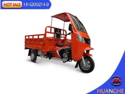 O triciclo próximo da carga da cabine 200CC/300cc três roda a laranja da motocicleta