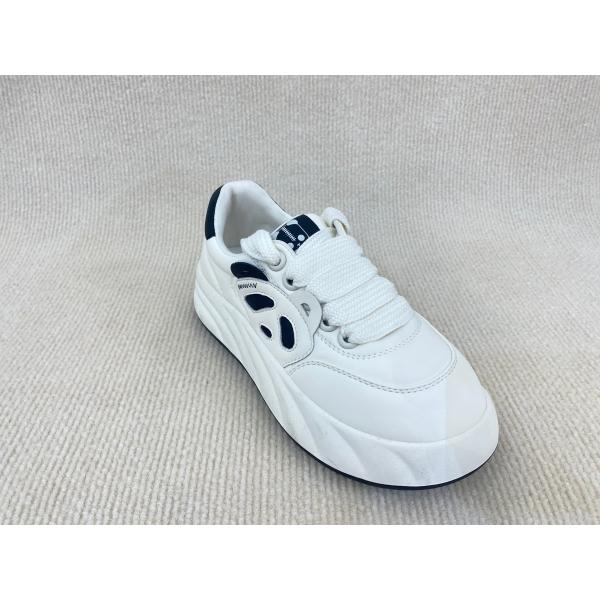 Fashion Microfiber White Platform Sneakers Women With Flat Heel And Creature Pattern