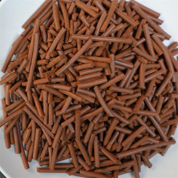 Désulfurant d'oxyde de fer Densité en vrac 0,6-0,9 g/cm3 Granule longue jaune et brune pour une élimination efficace du soufre dans les flux de gaz
