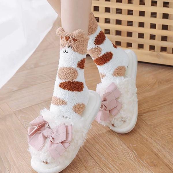 Des chaussettes chaudes d'hiver, des chaussettes en peluche.