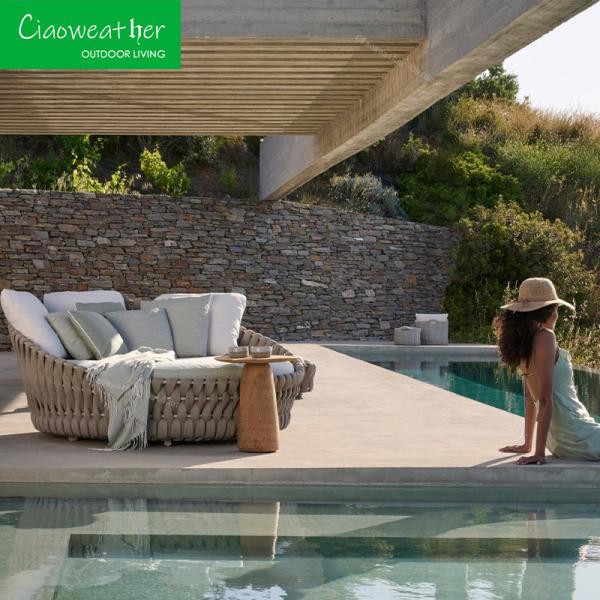 Outdoor Furniture Rattan Round Bed for Villa Sun Room Courtyard Sofa Bed Beach Pool Creative