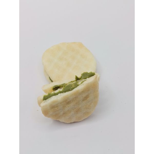 Premium Matcha Filled Crispy Rice Crackers Balanced Sweet Savory Green Tea Taste Soya Base Grain Snack For Tea Time Gift Supermarket Confectionery Wholesale Importers