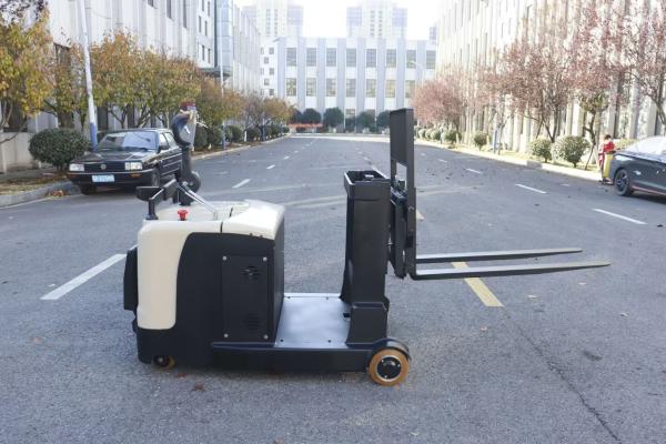 1.5 Tons Electric Counterbalance Forklift Truck  With AC Drive Double Lifting Cylinder