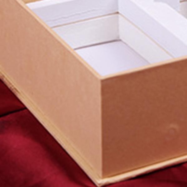 Biodegradable Bottled Liquid 1000gsm Magnetic Closure Gift Boxes