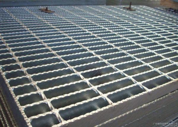 ISO9001 Serrated Steel Grating For Flooring Customized Cross Bar Spacing