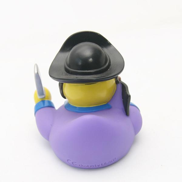 9P Free Safe Purple Pirate Rubber Duck Fun Bath Toys For Toddlers 7.5cm Length