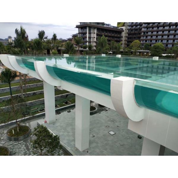 Наружный бассейн с чистым/прозрачным акриловым водопадом