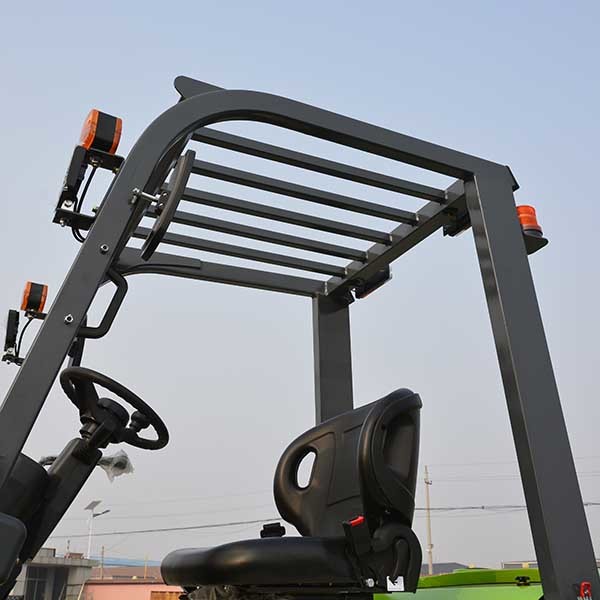 Mast 4.5m Forklift Truck Solid Tires Four Wheels 3.5T Lithium Battery Forklift