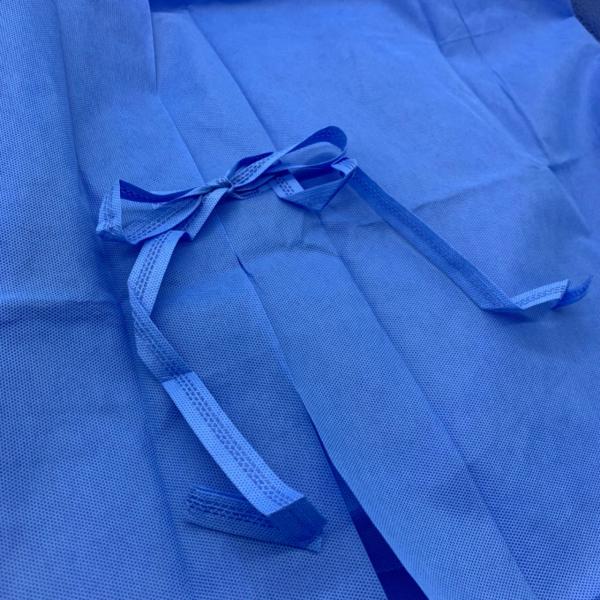 Fournitures médicales de protection d'isolement Robe chirurgicale SMS jetable stérile renforcée