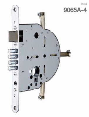 Entalhar um encaixe no corpo do fechamento de cilindro da margem de 65mm com painel de 250x22mm