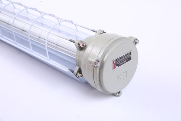 Lumière LED linéaire résistante aux explosions IP66 T5&T8 Double tube suspendu