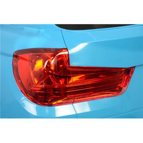 Deje que sus hijos navegan con estilo con esta función de luces eléctricas de plástico