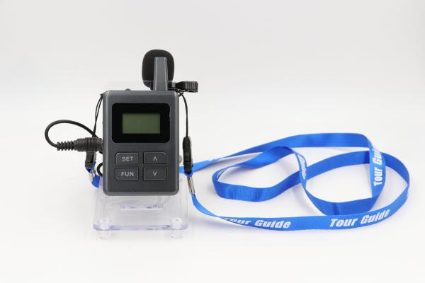 The dual-function E8 with multiple explanation channels can be used up to 200 meters away