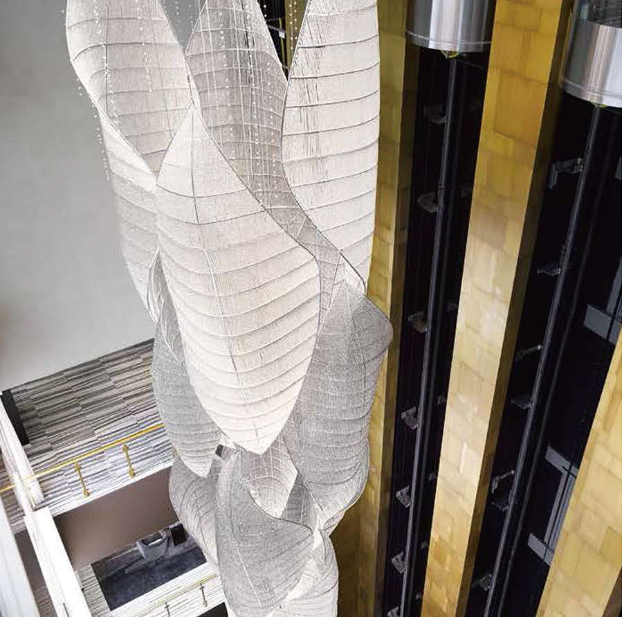 Luminarias personalizadas de ingeniería no estándar para iluminación. Gran araña de cristal para salón de banquetes. Araña hueca de hojas para escalera. Araña larga personalizada para escalera. Lámpara colgante LED. Luces de araña colgantes.