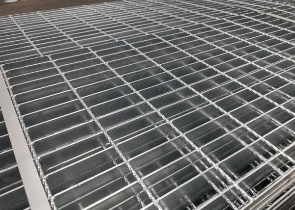 Serrated 30*100mm Hot Dip Galvanized Steel Grating High Strength