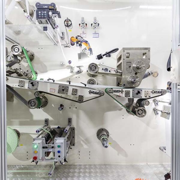 新型1500枚/分 生理用ナプキン製造機 南米向け