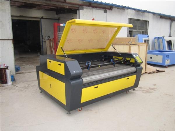 Laser Fabric Cutter CO2 Laser Cutting Engraving Machine , Laser Power 100W