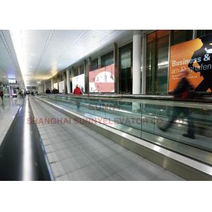 Calzada móvil del aeropuerto al aire libre de la acera con el dispositivo de seguridad de la falda