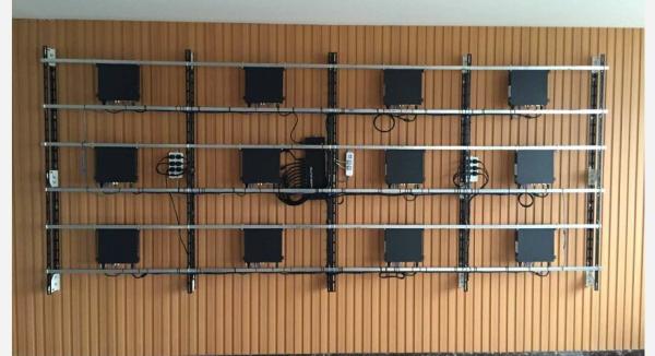 60HZ LCD Video Wall 65inch Series Multi Screen Display Wall 0.37mmX0.37mm Pixel Pitch