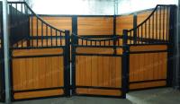 Le cheval mobile de champ abrite l'écurie portative de cheval avec la porte coulissante
