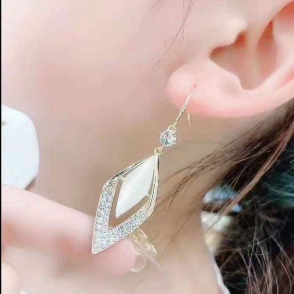 European and American Luxury New Diamond-Shaped Elegant Opal Earrings
