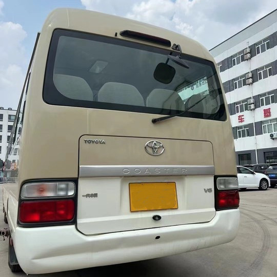 7005*2040*2785mm Toyota Coaster 30 Place Seat Mini Bus with Seat Capacity of 17-30