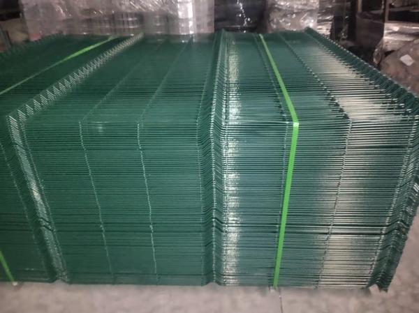 O cargo reto pulveriza rede de arame curvada revestida de Panels Triangle Bend da cerca do metal