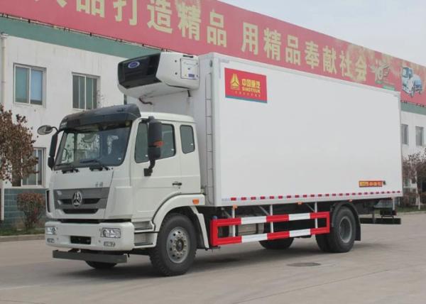SINOTRUK HOHAN Professional Refrigerated Truck 16 Tons 20 - 25CBM Euro 2 266HP 4X2