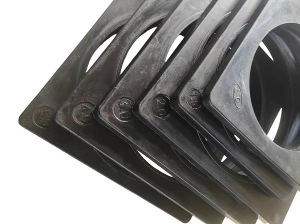 1.5g/cm3 Traffic Cone Weight 370*370mm Traffic Cone Rubber Base For 14.5 Traffic Cone