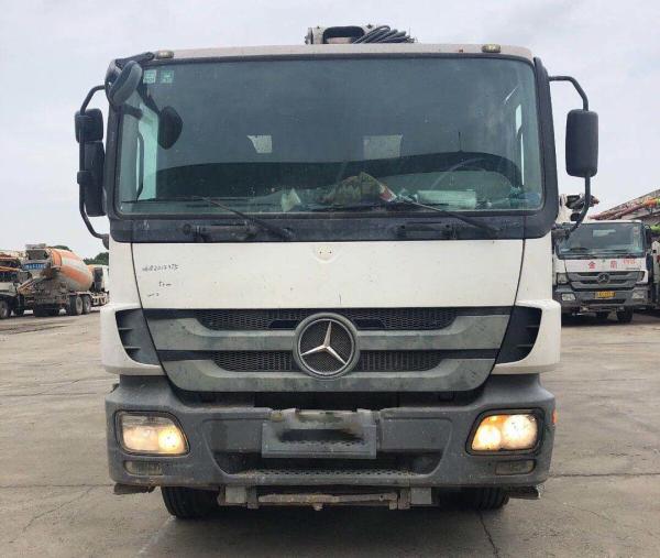 White Used Zoomlion Concrete Pump Truck 52m 4 Axles Euro3 14.256L