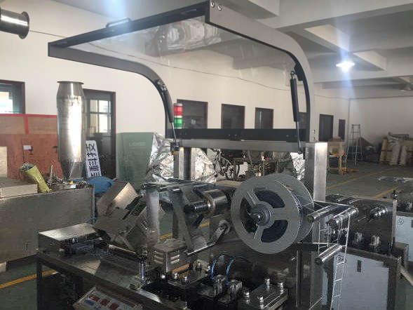 Pharmaceutical Automatic 5.5Kw Capsule Blister Packing Machine