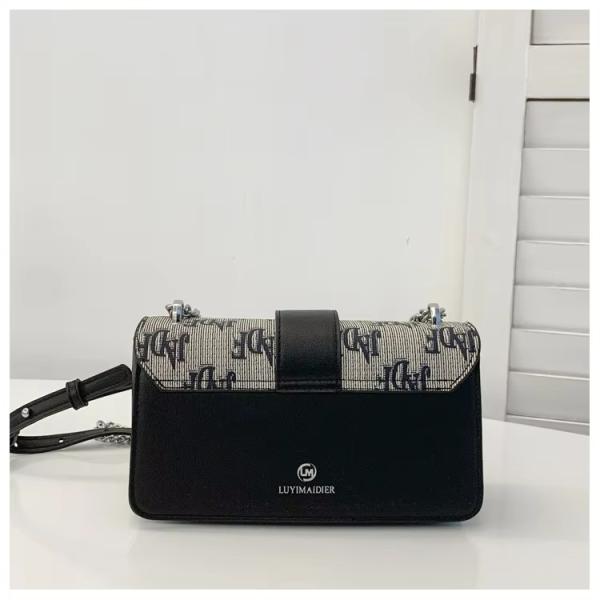 Retro Letter Printed Chain Long Shoulder Strap Women'S Crossbody Bag Closure Type ZIP