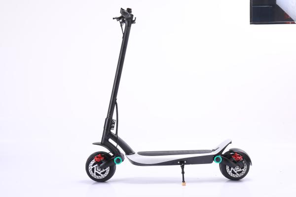No trotinette elétrico elegante da venda com bateria e motor de lítio