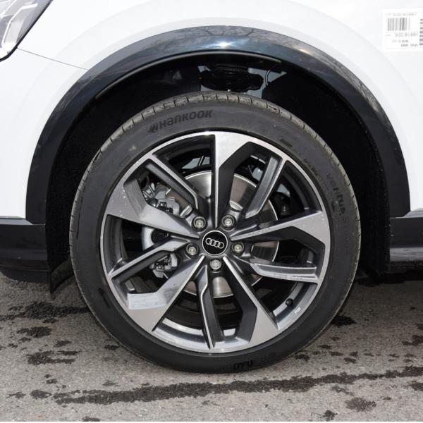 Audi Q2L 2022 35 TFSI Moda Dinâmico Pequeno SUV a gasolina Cinco Lugares Novo