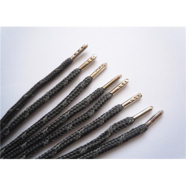 Черные плоские шнурки ботинка