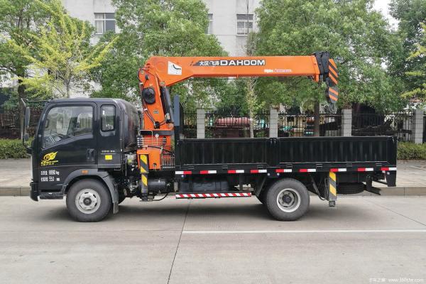 Sinotruk HOWO 4X2 Grue montée sur camion 154 chevaux Euro 3