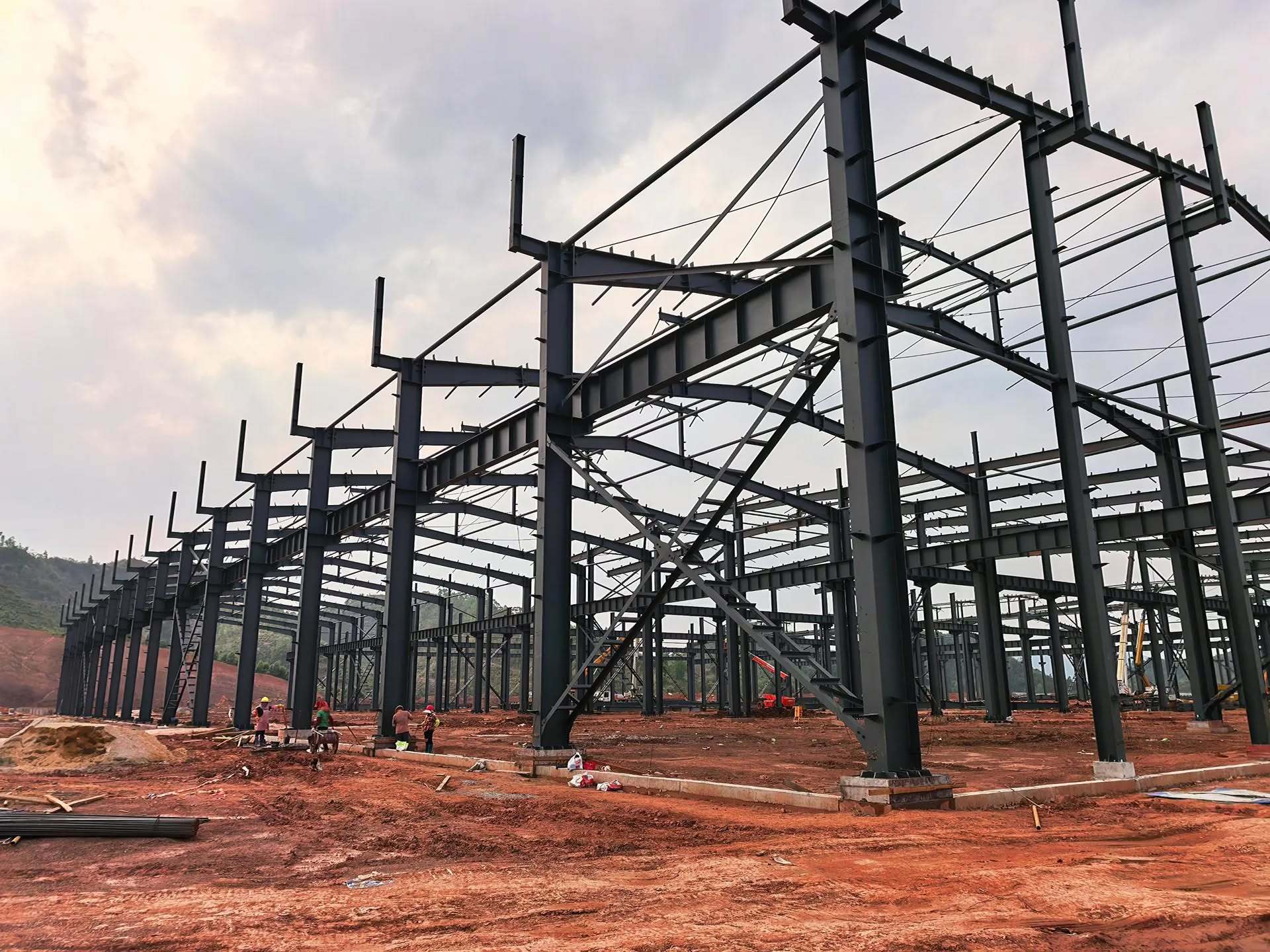 Light Weight Prefabricated Steel Structure Building with Galvanized or Painted Finish for Quick Erection
