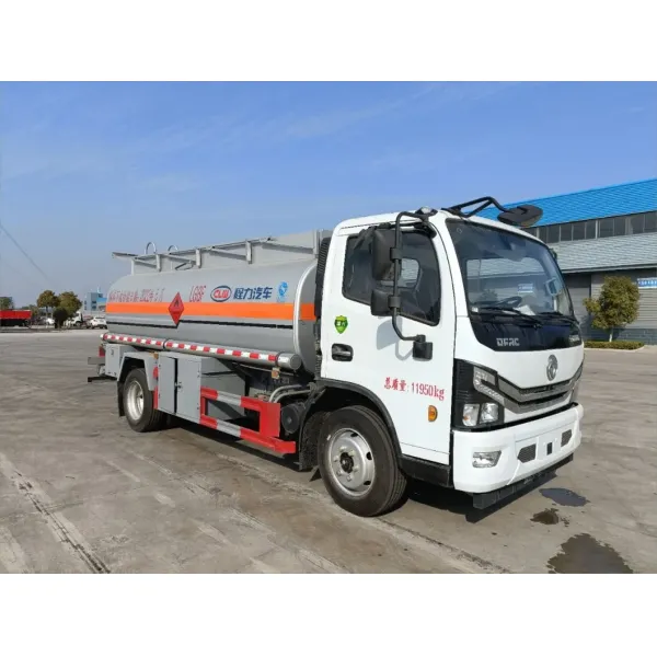 Dongfeng 4X2 9cbm Fuel Tanker Truck for Efficient Delivery