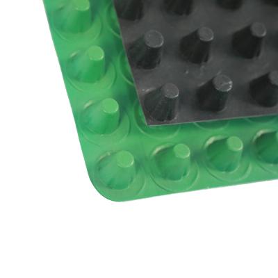 Impermeabilização de placas de ondulações HDPE de 50 mm para paredes de porão