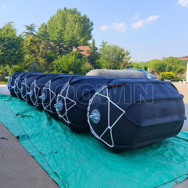 50KPa 80Kpa Pneumatic Rubber Fender Yokohama Yokohama Floating Fenders