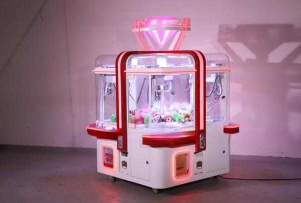 Dreamland boutique poupée célébrité machine à cadeaux monnaie fonctionné griffe cadeaux vendant machine à jeux à vendre