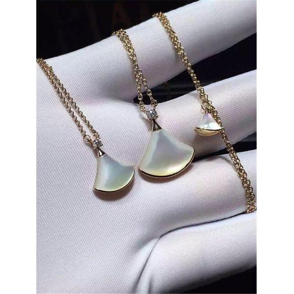 Luxury jewel, medium, small. Necklace 18k gold white gold yellow gold rose gold Mosaic pearl female and diamond necklace