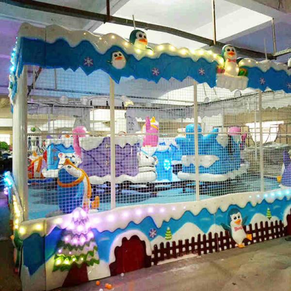 12 Riders Kids Amusement Ride Spray Ball Ride Load With Polar Bear Penguin