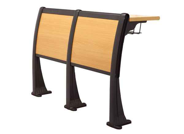 O assento da sala de leitura da mesa do MDF/sala de aula da faculdade que